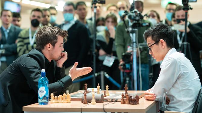2021 年世界快棋锦标赛，阿卜杜萨托罗夫击败卡尔森夺得冠军。照片：玛丽亚·埃梅利亚诺娃/Chess.com